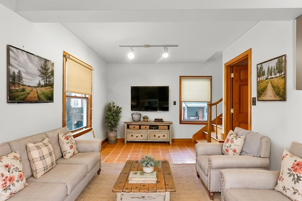 11 Barbara Terrace Watertown, MA 02472 - Photo 13 of 27