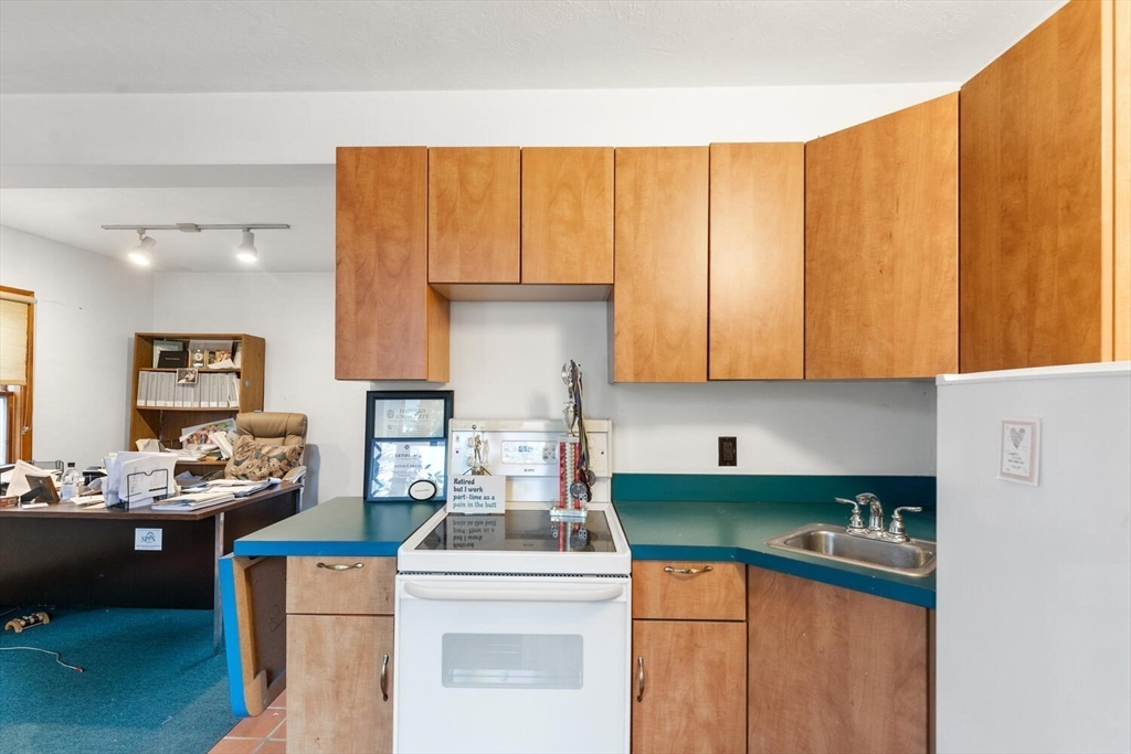 11 Barbara Terrace Watertown, MA 02472 - Photo 21 of 27