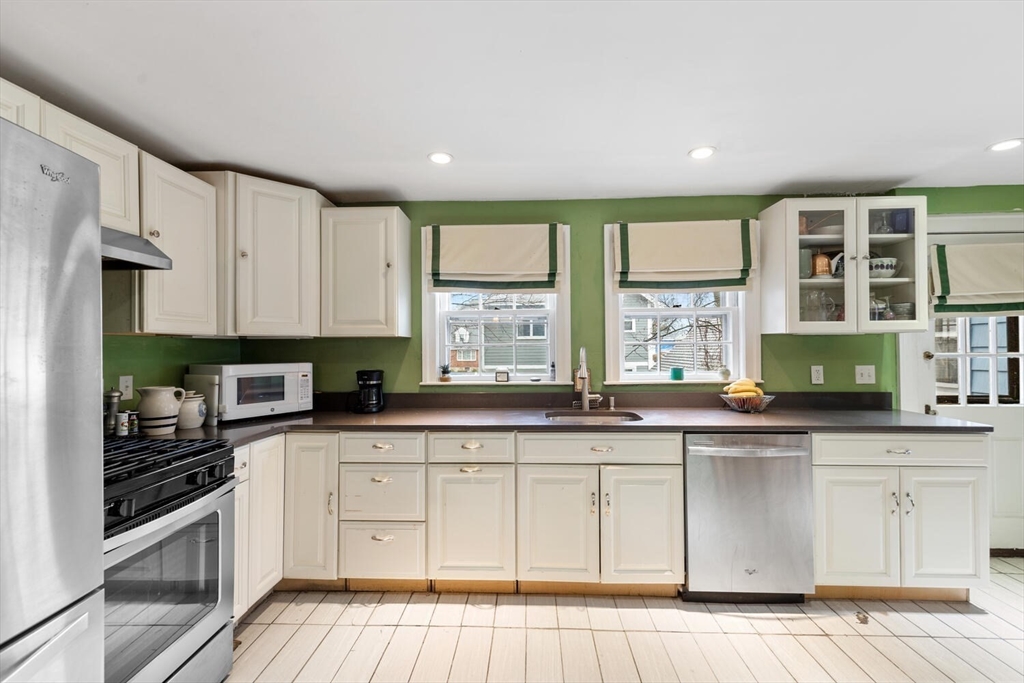 11 Barbara Terrace Watertown, MA 02472 - Photo 9 of 27