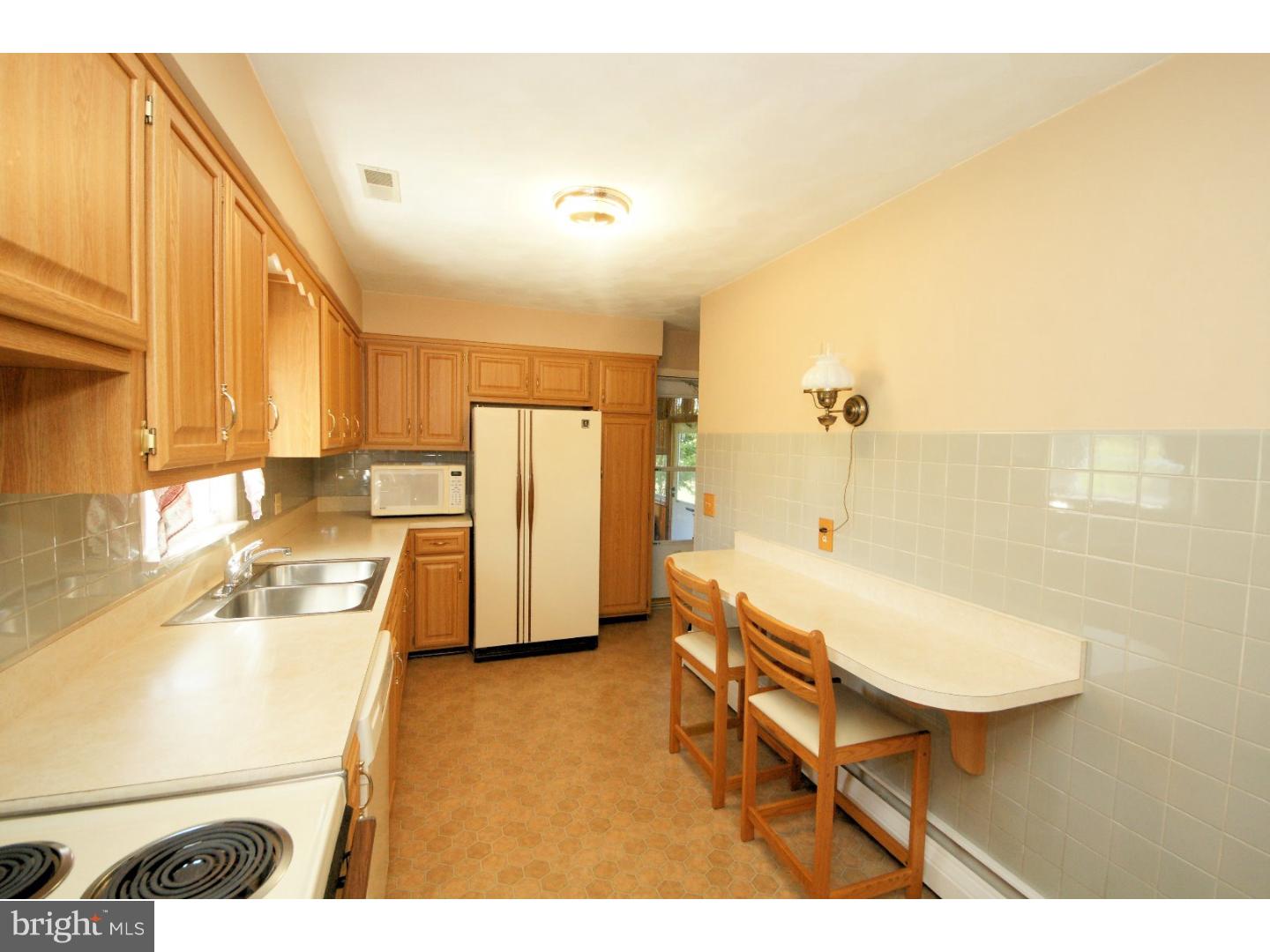 258 Pennington Harbourton Road Pennington, NJ 08534 - Photo 9 of 23 Kitchen