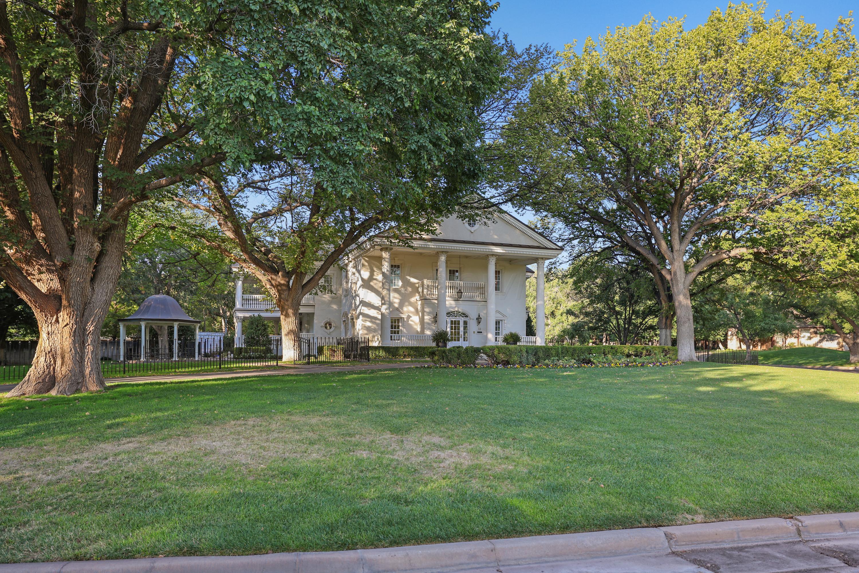 33 Oldham Circle Amarillo, TX 79109 - Photo 20 of 96 a front view of a house with a garden