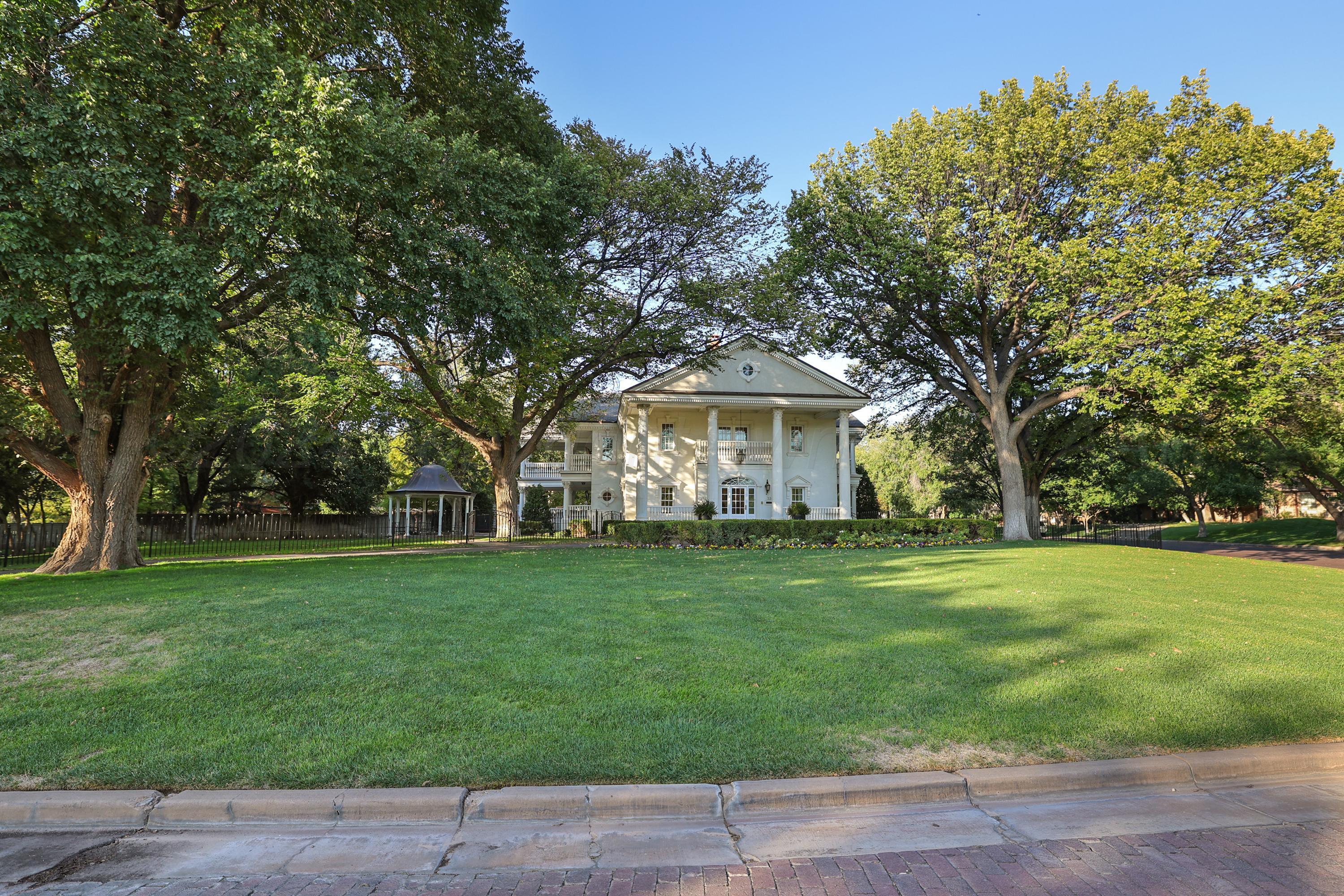 33 Oldham Circle Amarillo, TX 79109 - Photo 21 of 96 a front view of a house with a garden