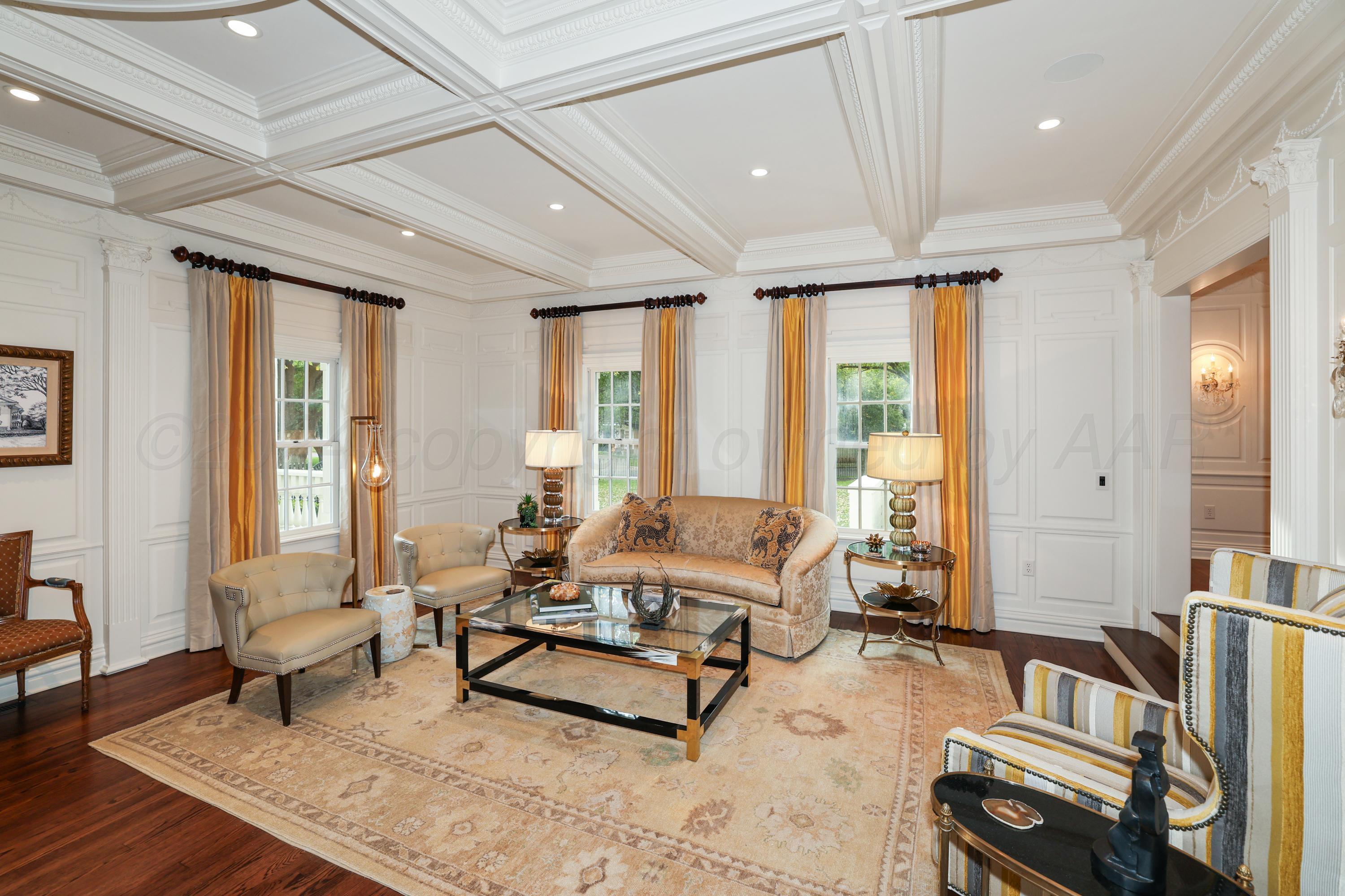 33 Oldham Circle Amarillo, TX 79109 - Photo 27 of 96 a living room with furniture and a window