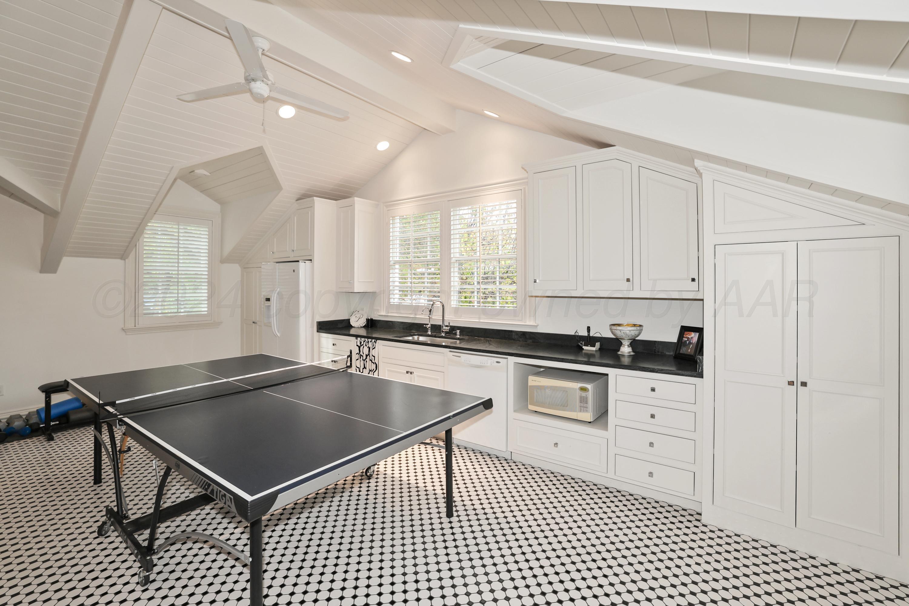 33 Oldham Circle Amarillo, TX 79109 - Photo 63 of 96 41-Upstairs Great Room Kitchenette