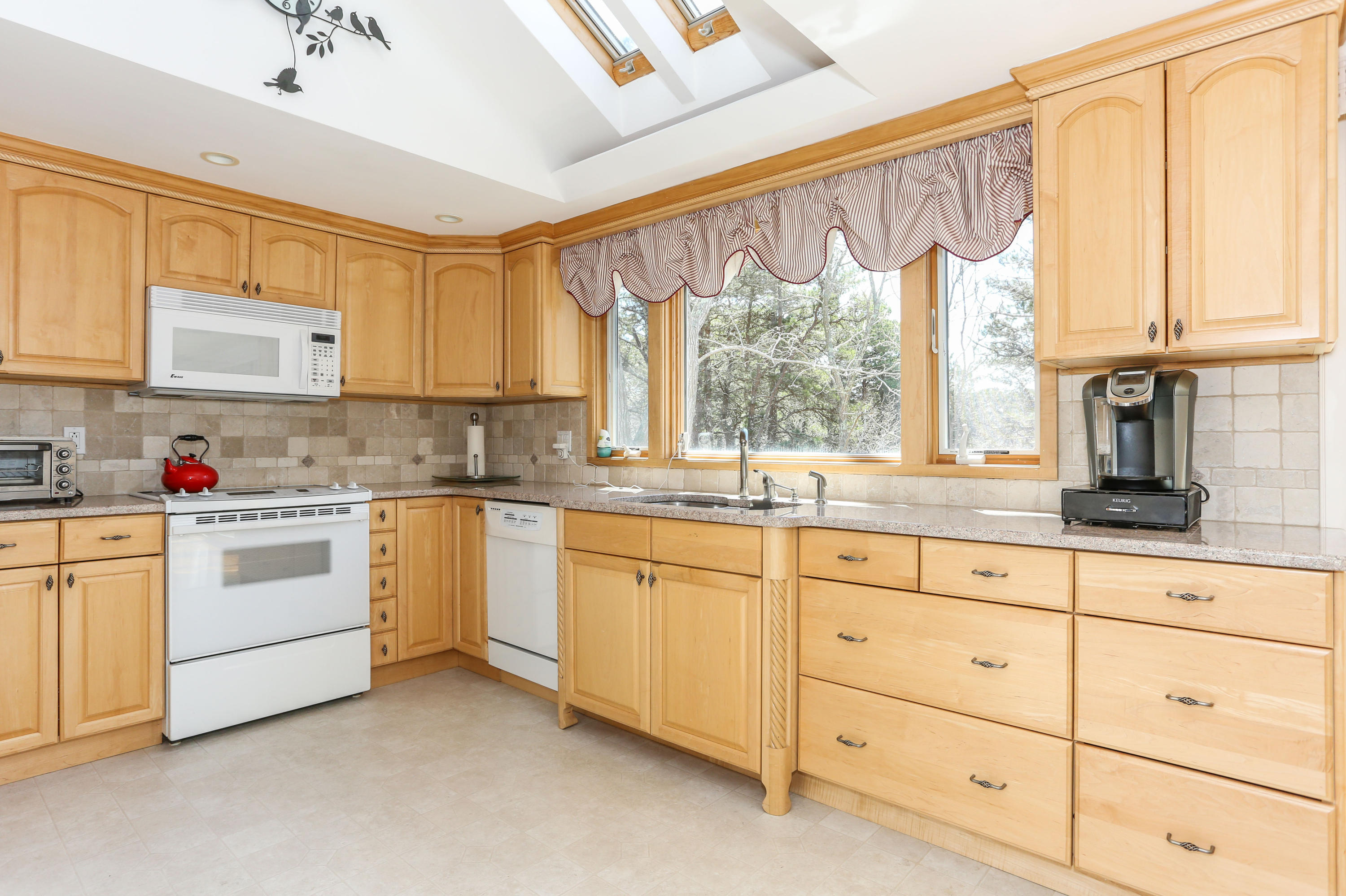 885 Queen Anne Road Harwich, MA 02645 - Photo 8 of 24 885QueLR-10