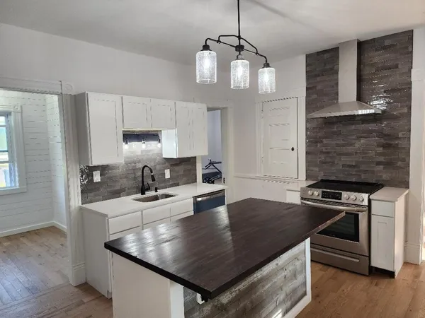 $1,800 | 105 East Main Street, Unit 2, Orange, MA 01364