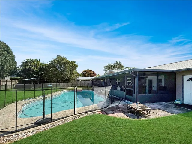 a view of a house with backyard and porch