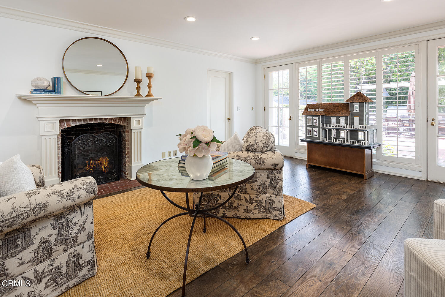 780 Huntington Circle Pasadena, CA 91106 - Photo 34 of 55 a view of a livingroom with furniture window and wooden floor