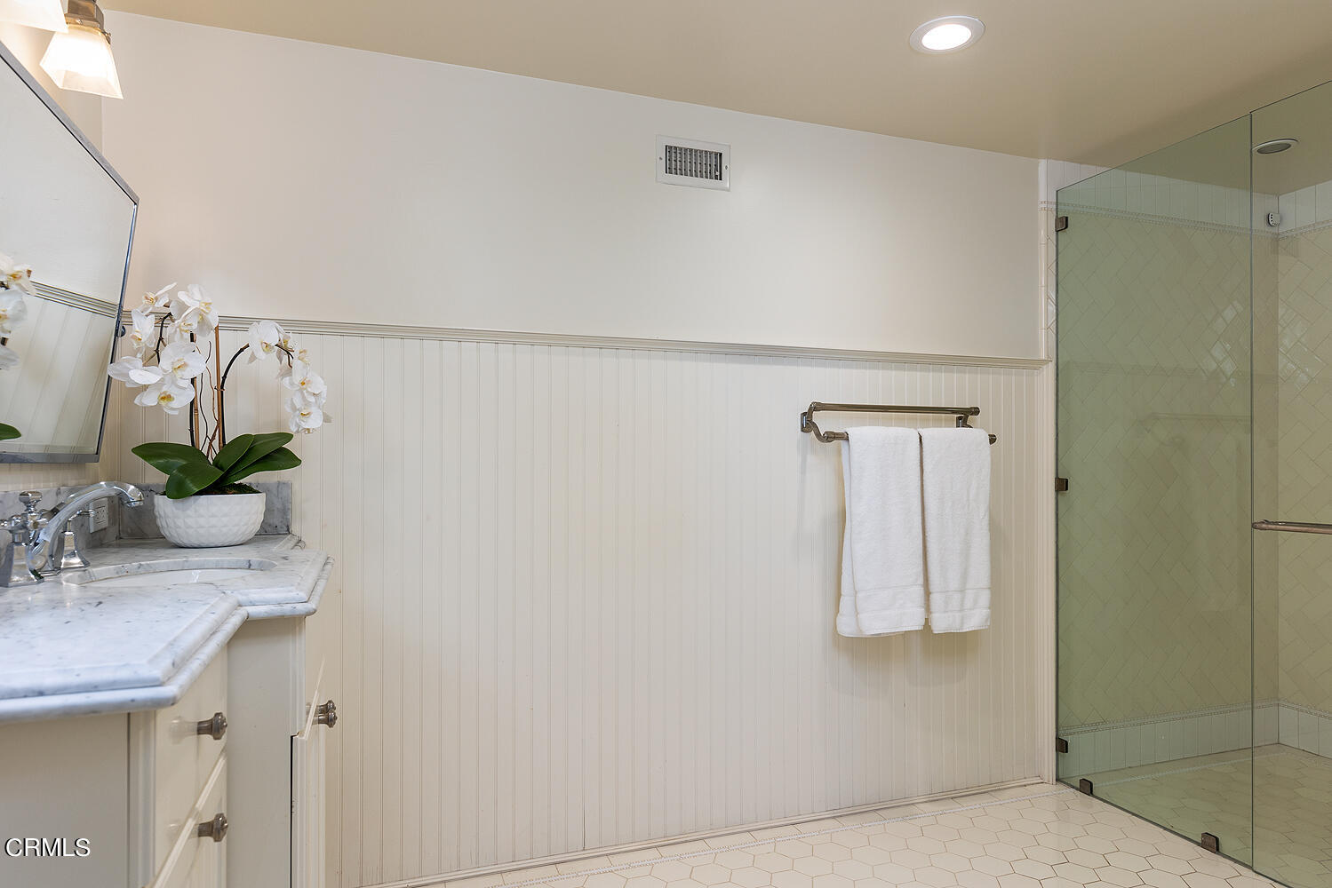 780 Huntington Circle Pasadena, CA 91106 - Photo 39 of 55 a bathroom with a granite countertop sink and a mirror