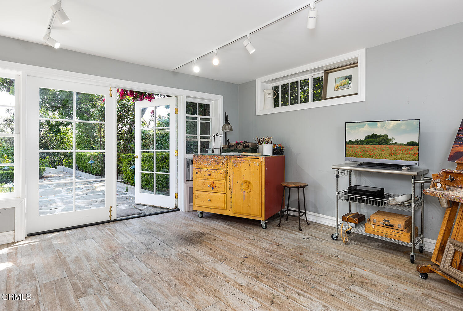 780 Huntington Circle Pasadena, CA 91106 - Photo 42 of 55 a living room with furniture and a floor to ceiling window