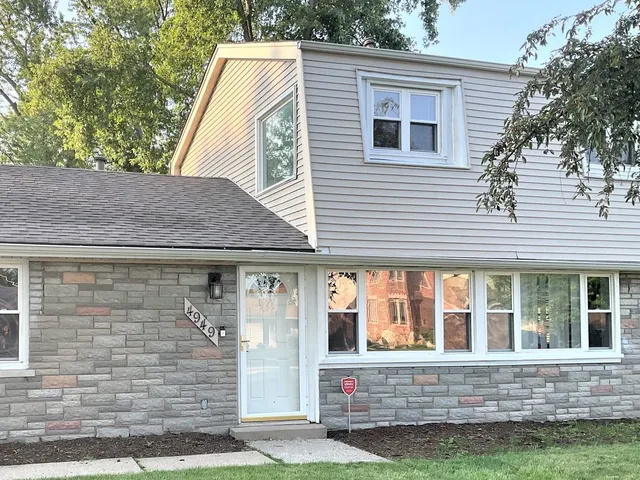 $2,795 | 4949 Paxton Road, Oak Lawn, IL 60453