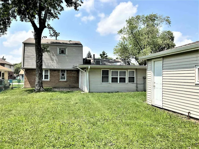 $2,795 | 4949 Paxton Road, Oak Lawn, IL 60453