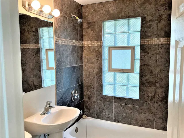 $2,795 | 4949 Paxton Road, Oak Lawn, IL 60453