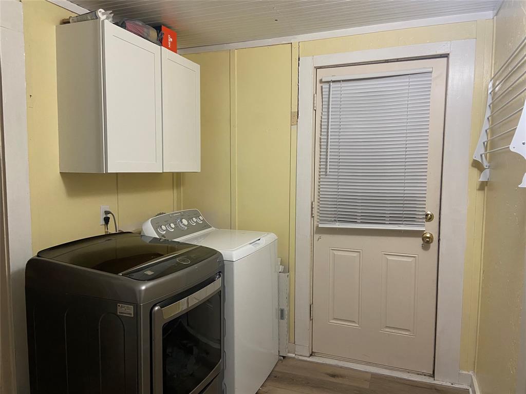 300 North Church Street Decatur, TX 76234 - Photo 8 of 19 a utility room with dryer and washer
