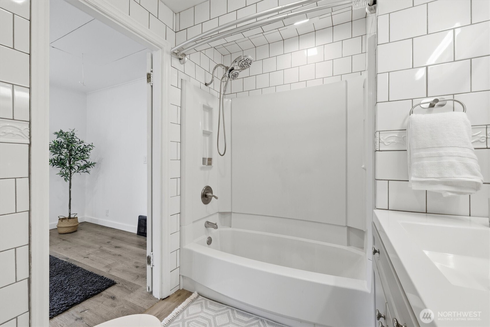 1027 South 124th Street Seattle, WA 98168 - Photo 16 of 39