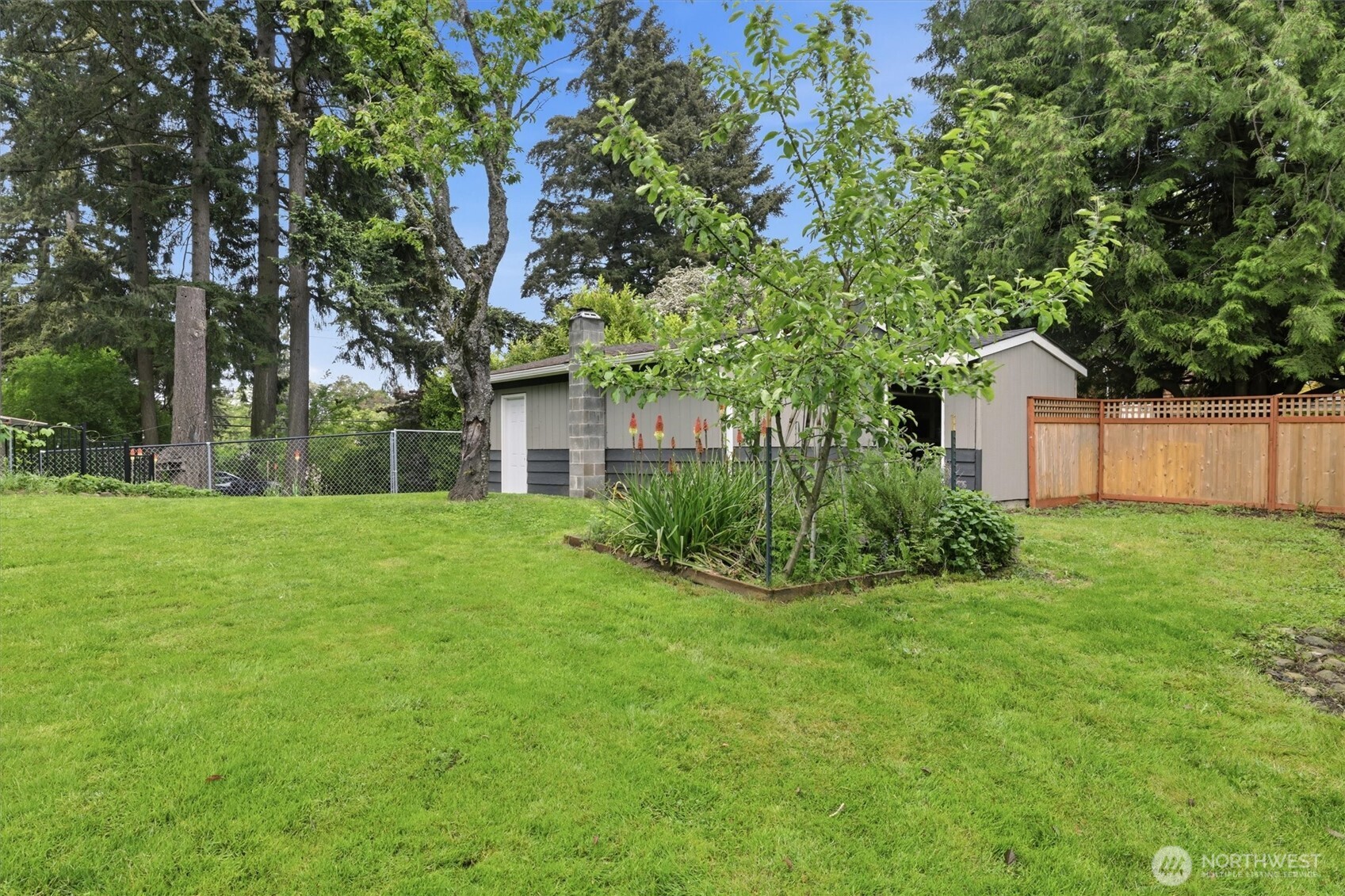 1027 South 124th Street Seattle, WA 98168 - Photo 3 of 39