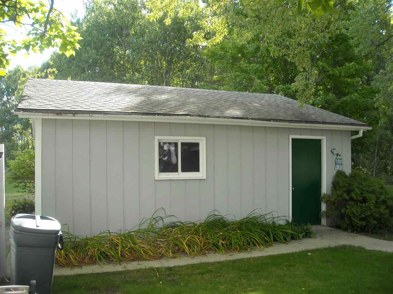 9055 Platte Road Beulah, MI 49617 - Photo 9 of 41 1832694-8.JPG