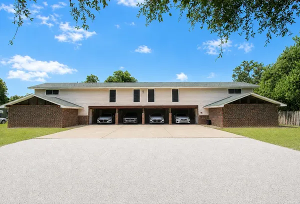 $1,150 | 412 Breezy Lane, Unit 3, Wharton, TX 77488