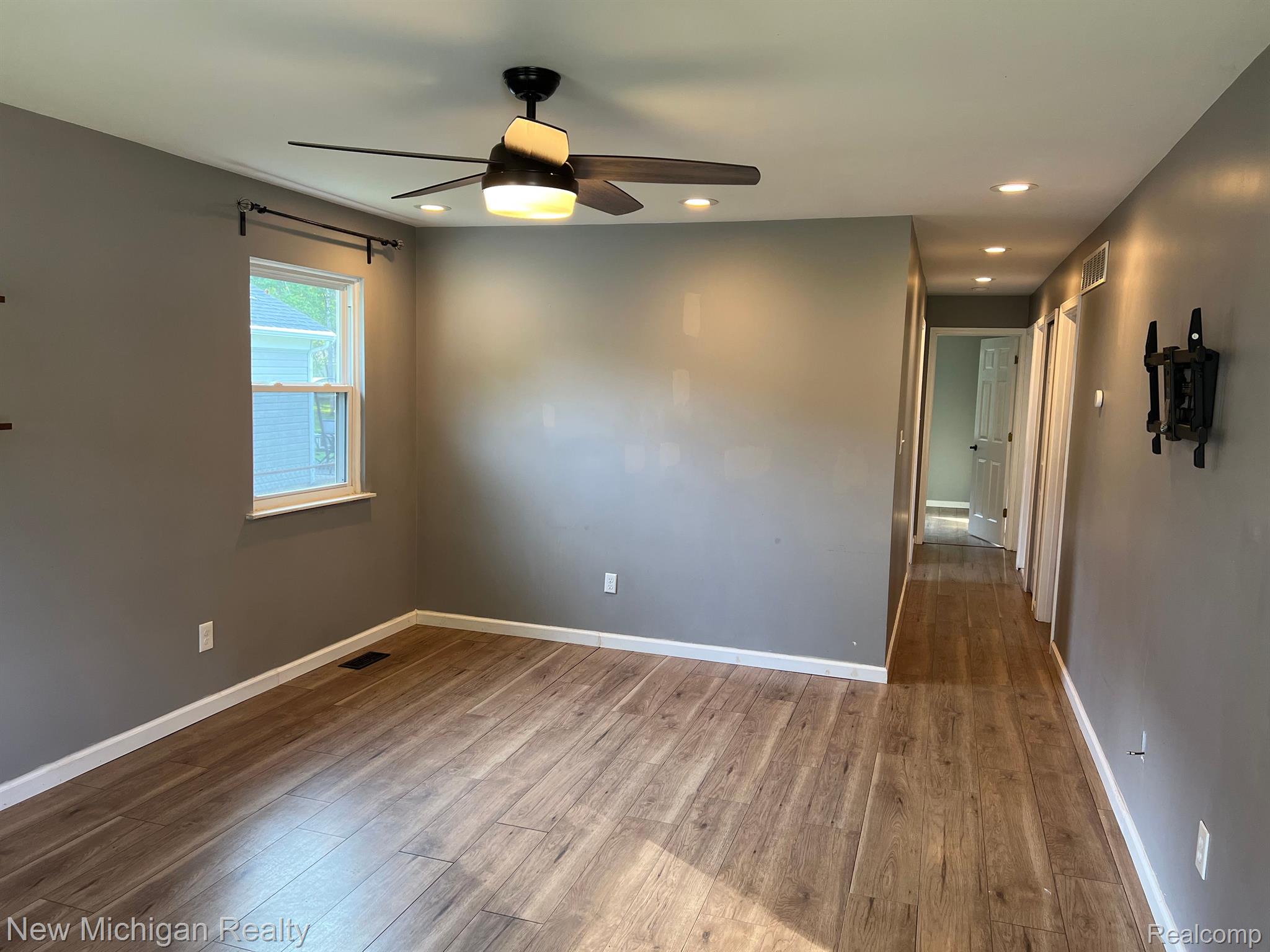 329 Gamma Road Walled Lake, MI 48390 - Photo 8 of 26 Gallery Image 8
