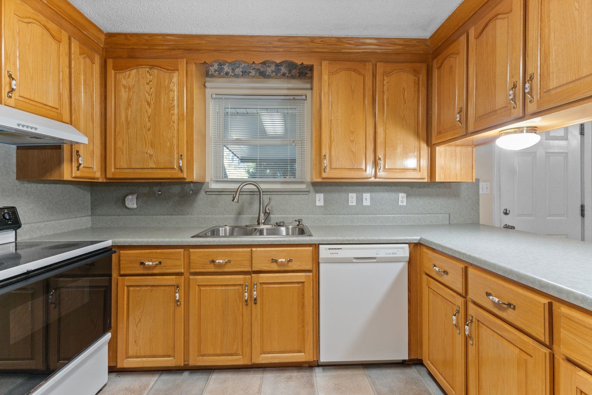 32989 Antietam Road Lillian, AL 36549 - Photo 11 of 56 Kitchen