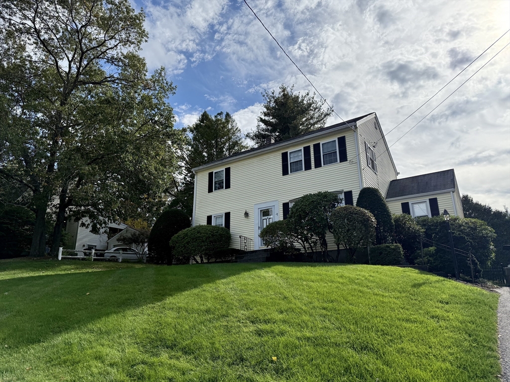 75 Kings View Road Marlborough, MA 01752 - Photo 1 of 39 Gallery Image 1