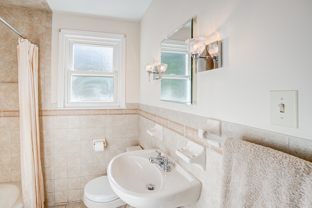 75 Kings View Road Marlborough, MA 01752 - Photo 17 of 39 Gallery Image 17
