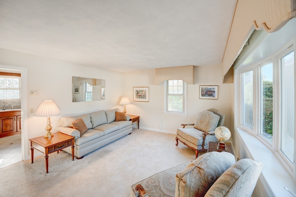 75 Kings View Road Marlborough, MA 01752 - Photo 4 of 39 Gallery Image 4