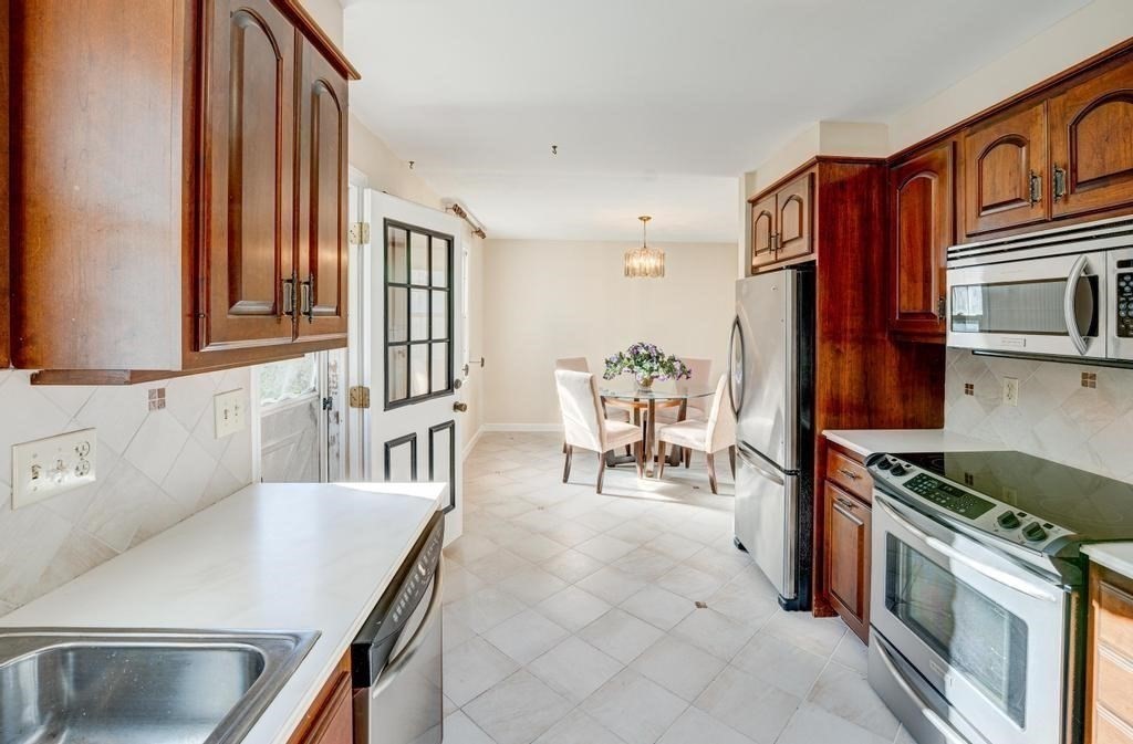 75 Kings View Road Marlborough, MA 01752 - Photo 7 of 39 Gallery Image 7