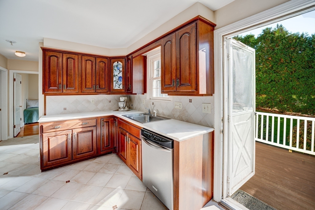 75 Kings View Road Marlborough, MA 01752 - Photo 9 of 39 Gallery Image 9