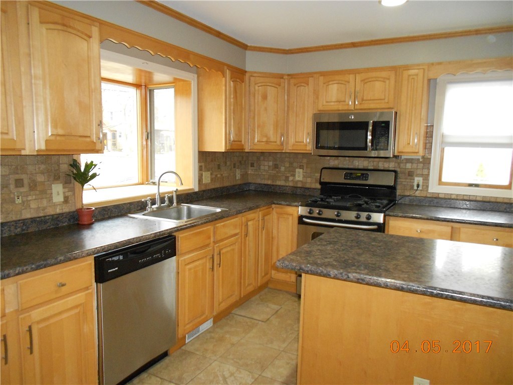 8 Tucker Road Smithfield, RI 02828 - Photo 2 of 16