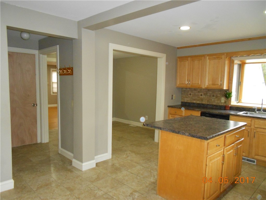 8 Tucker Road Smithfield, RI 02828 - Photo 4 of 16