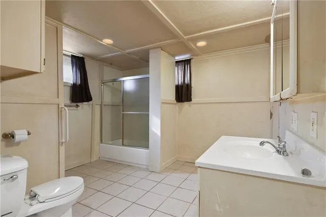 $155,000 | 9735 East Winner Road, Independence, MO 64052