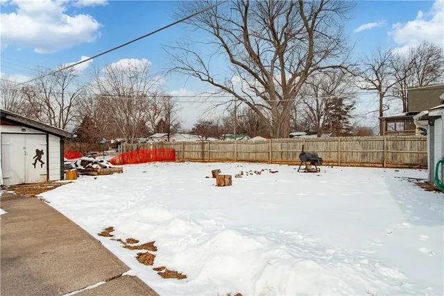 $155,000 | 9735 East Winner Road, Independence, MO 64052