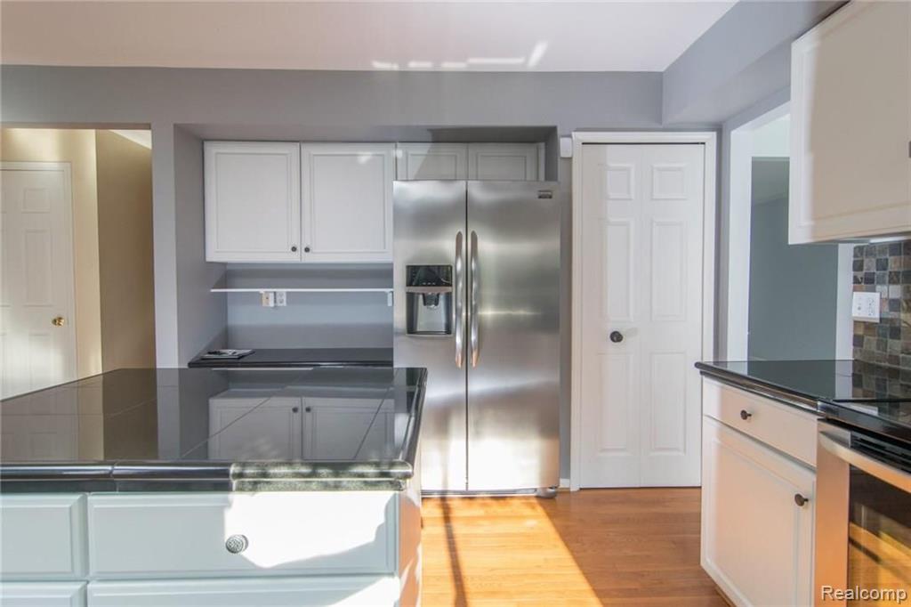 3055 Lexham Lane Rochester Hills, MI 48309 - Photo 10 of 35