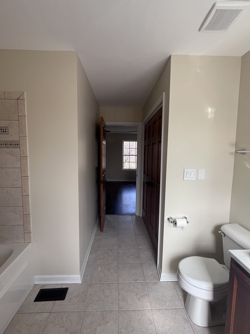 547 Goodwin Drive Bolingbrook, IL 60440 - Photo 16 of 36 a bathroom with a toilet
