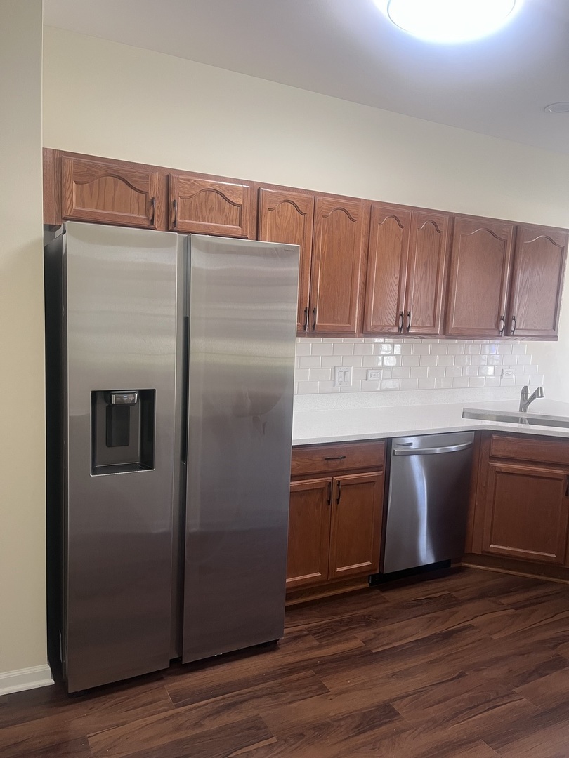 547 Goodwin Drive Bolingbrook, IL 60440 - Photo 6 of 36 a kitchen with granite countertop a refrigerator and a sink