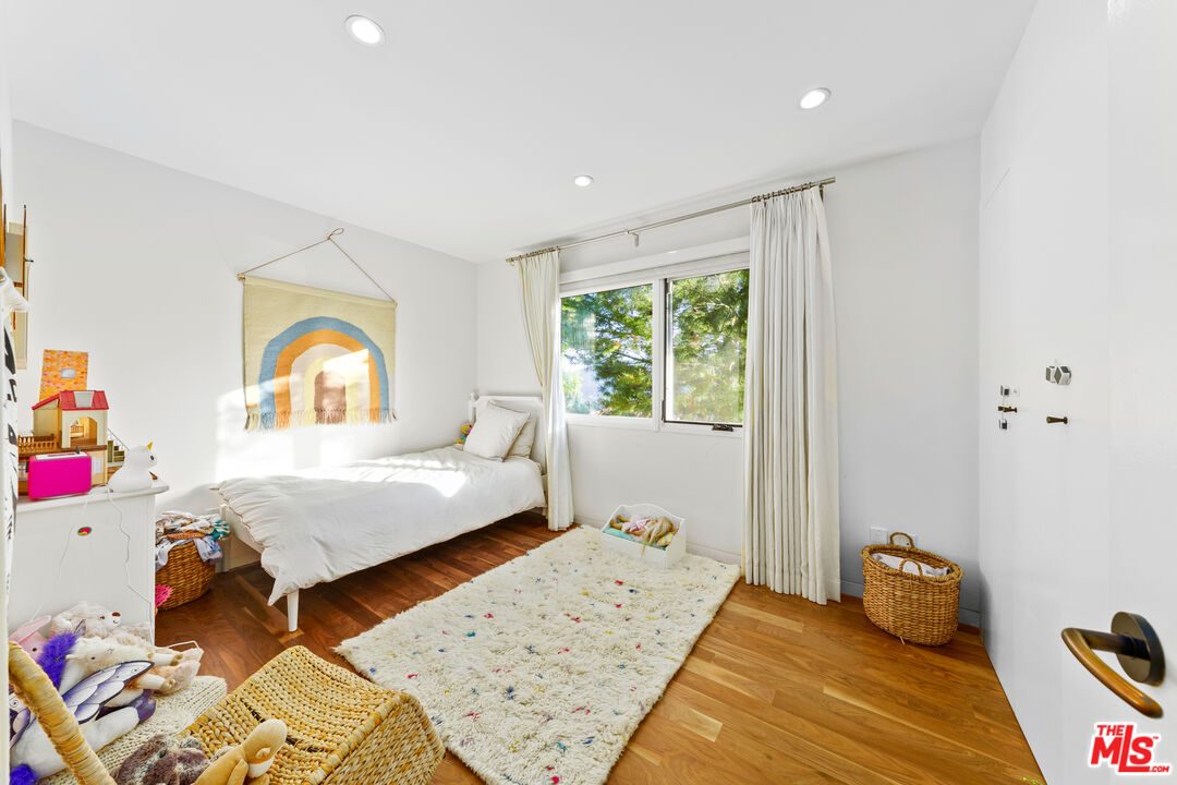 13501 Bayliss Road Los Angeles, CA 90049 - Photo 23 of 33 a bedroom with a bed and a window