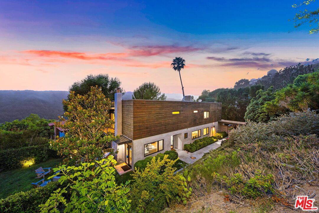 13501 Bayliss Road Los Angeles, CA 90049 - Photo 30 of 33 a view of a terrace with a garden