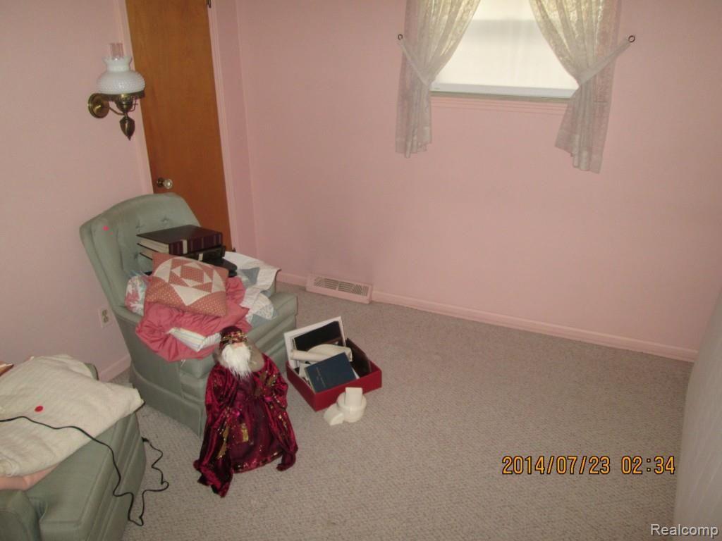 1409 Hampton Road Mount Clemens, MI 48043 - Photo 13 of 22 016.jpg