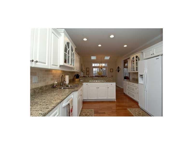706 Rustic Ridge Cranberry Township, PA 16066 - Photo 7 of 18 Kitchen. GOLD OF TROY GRANITE,CERAMIC BACKSPLASH,SKYLIGHTS IN VAULTED MORNING ROOM,HICKORY HW,PENINSULA WITH BREAKFAST BAR