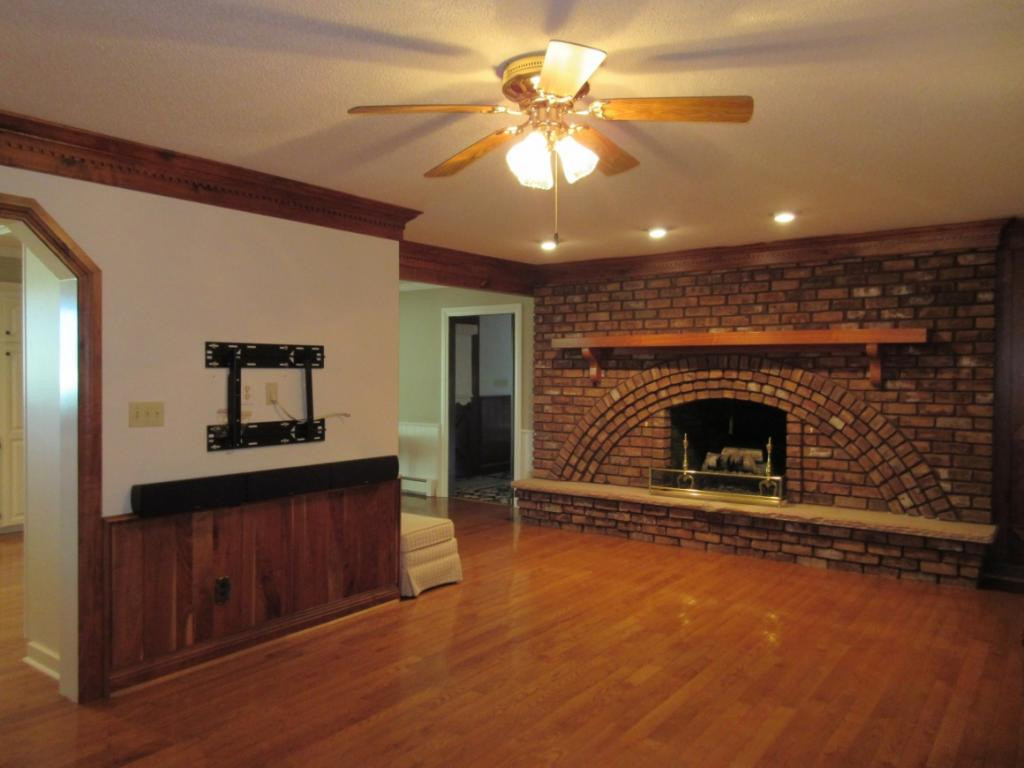 497 D Ward Road Jonesborough, TN 37659 - Photo 8 of 36 Family Room 1