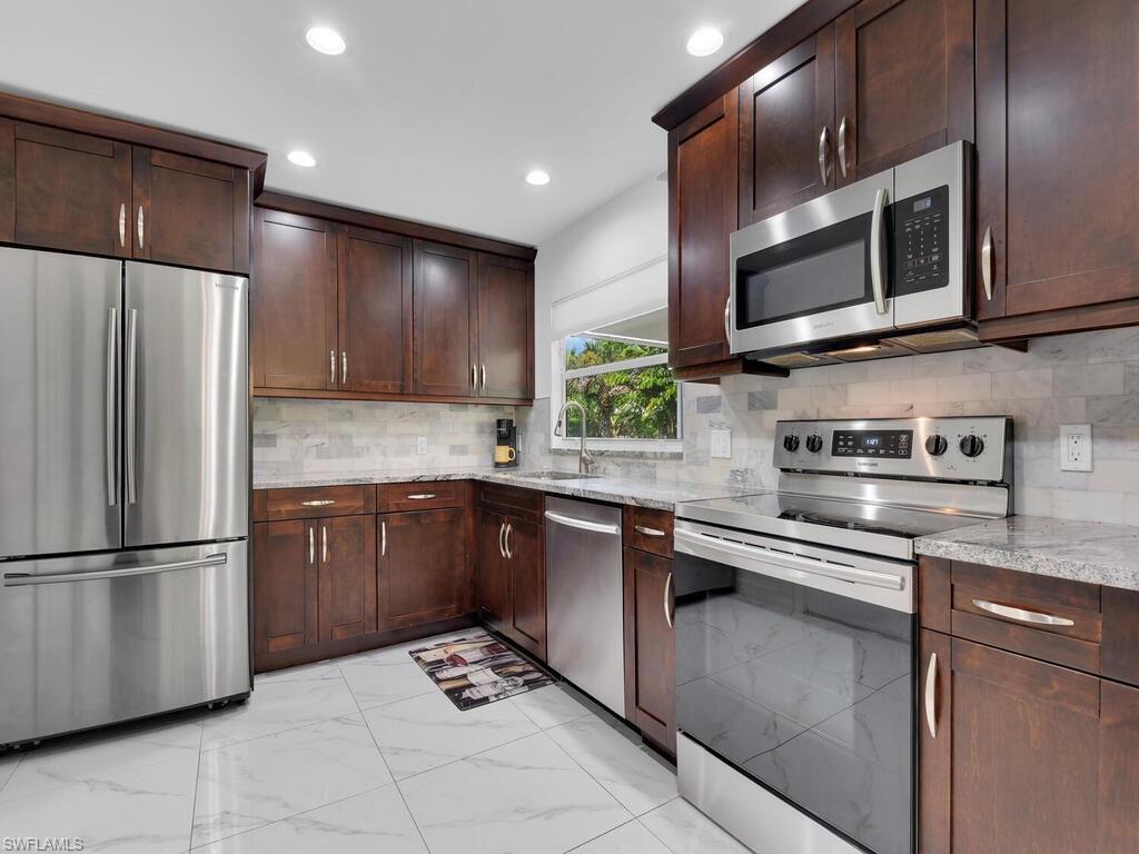 433 Castle Road Naples, FL 34119 - Photo 8 of 32 Gallery Image 8