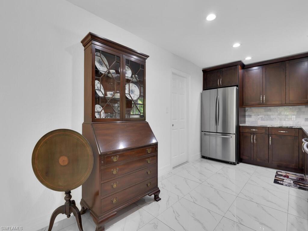 433 Castle Road Naples, FL 34119 - Photo 9 of 32 Gallery Image 9