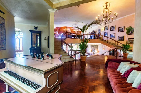 $2,450,000 | 0 Espiritu Santo