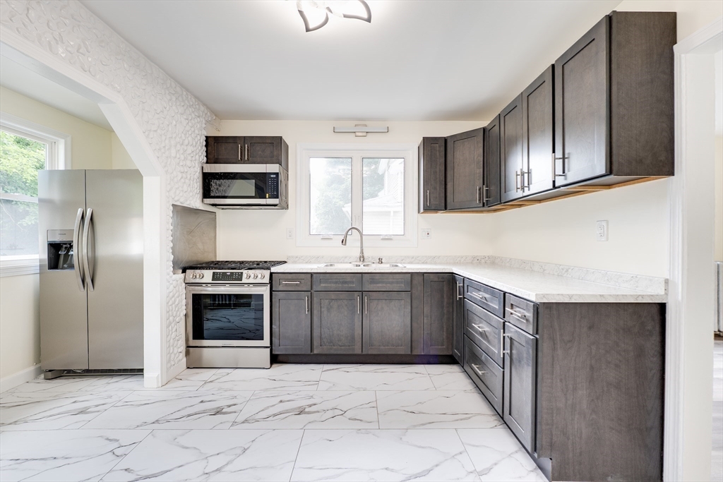17 Bushwick Place Springfield, MA 01109 - Photo 14 of 31 Gallery Image 14