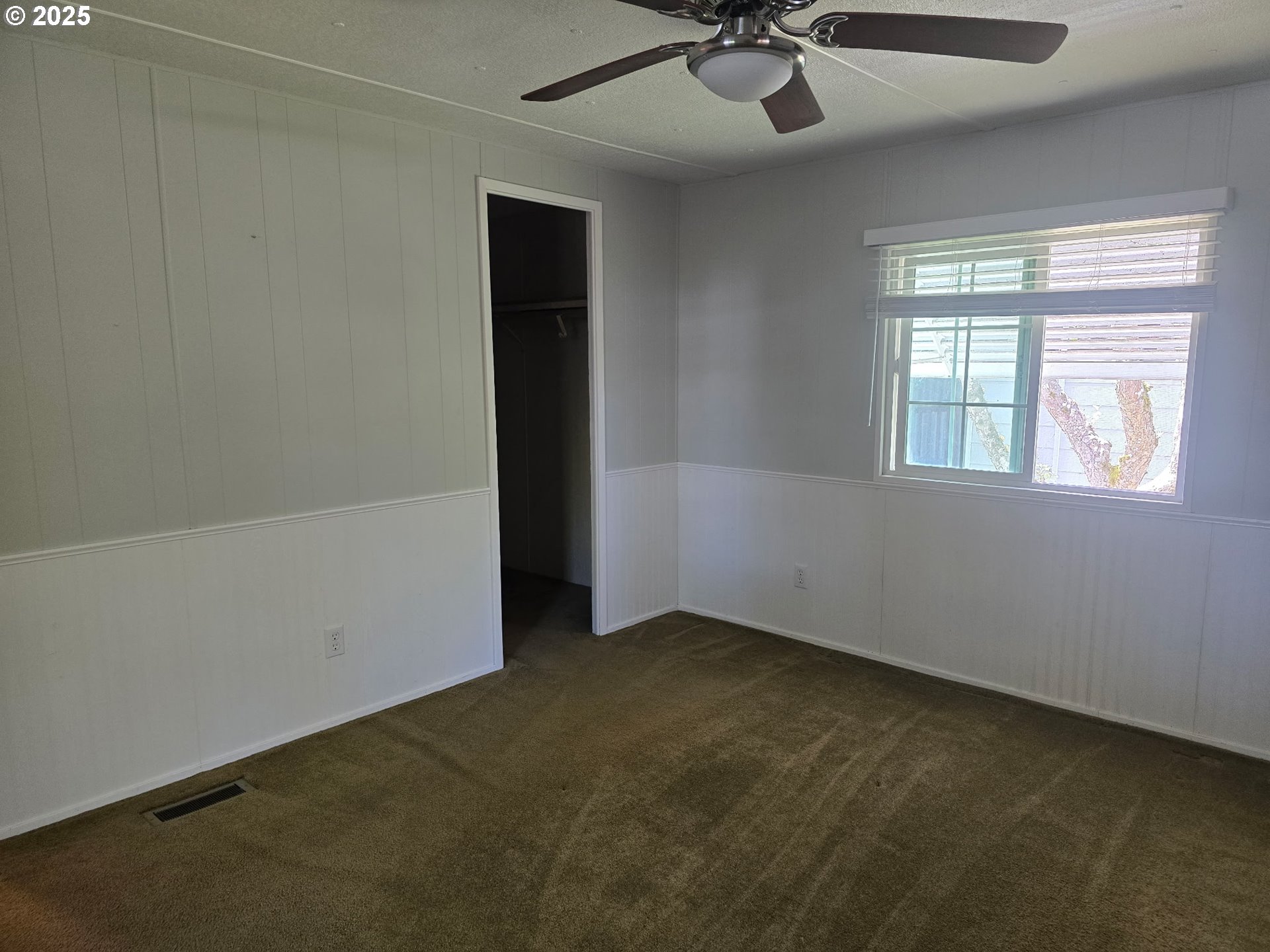 4800 Barger Drive, Unit 25 Eugene, OR 97402 - Photo 15 of 27 Primary Bedroom