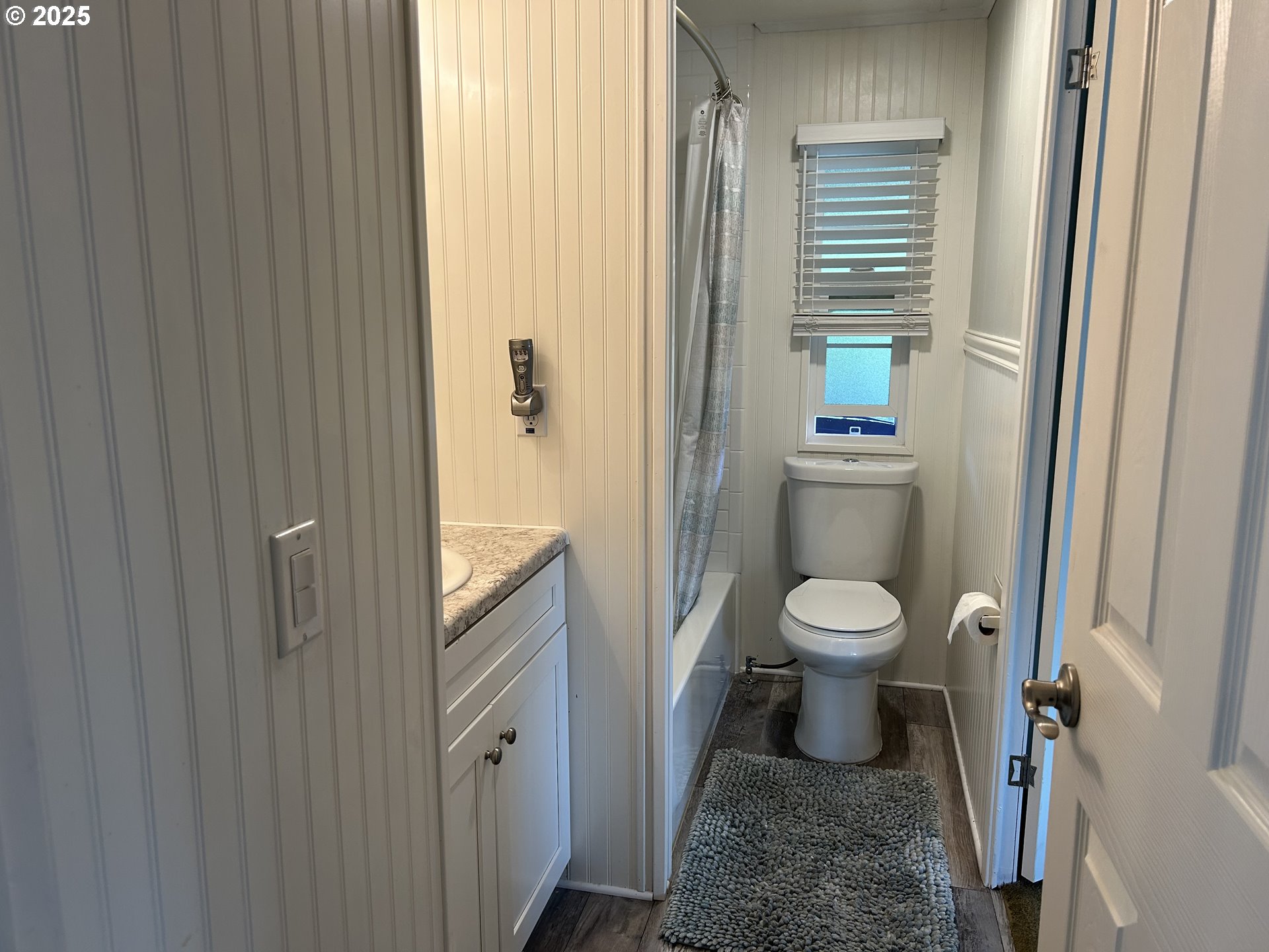 4800 Barger Drive, Unit 25 Eugene, OR 97402 - Photo 24 of 27 Bathroom