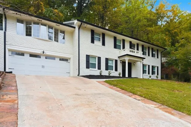 a view of entrance front of the house