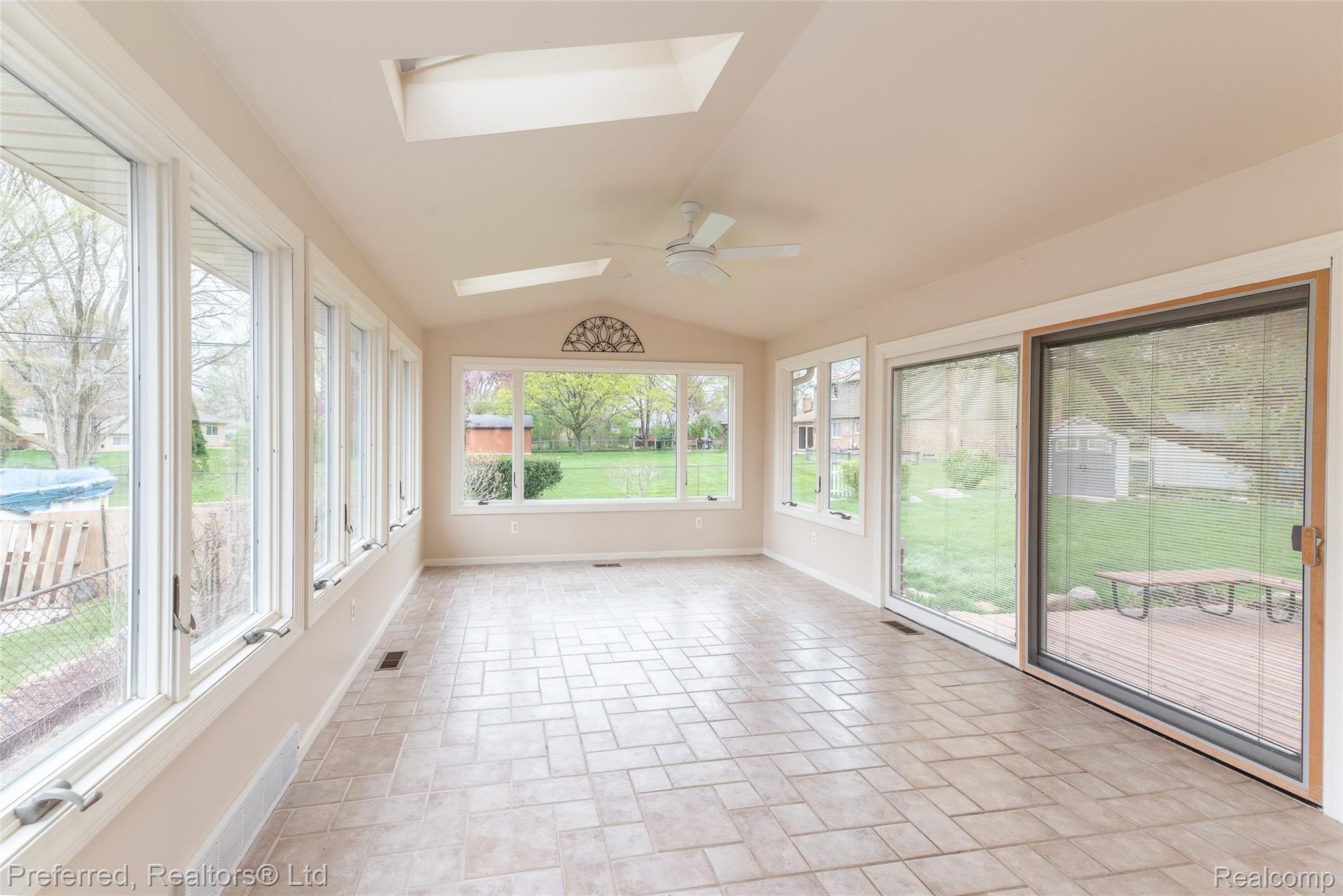 19045 Norwich Road Livonia, MI 48152 - Photo 11 of 30 Norwich-28.jpg