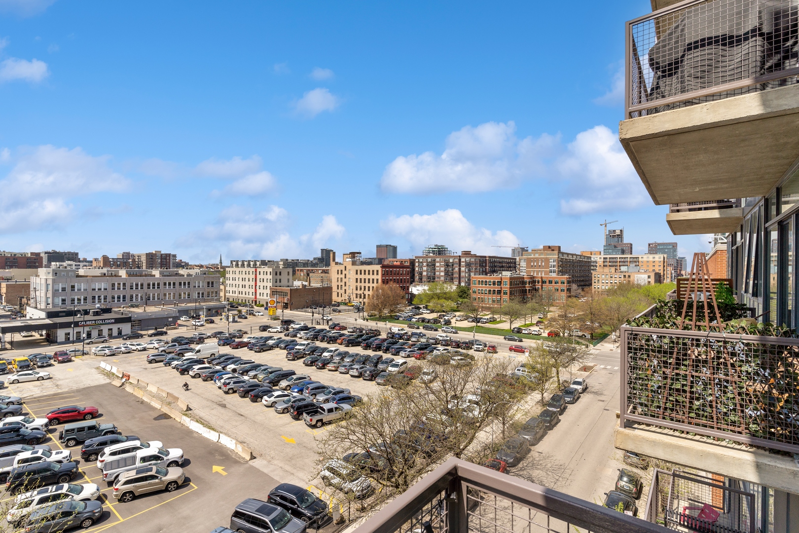 321 South Sangamon Street, Unit 603 Chicago, IL 60607 - Photo 8 of 12 a view of a city